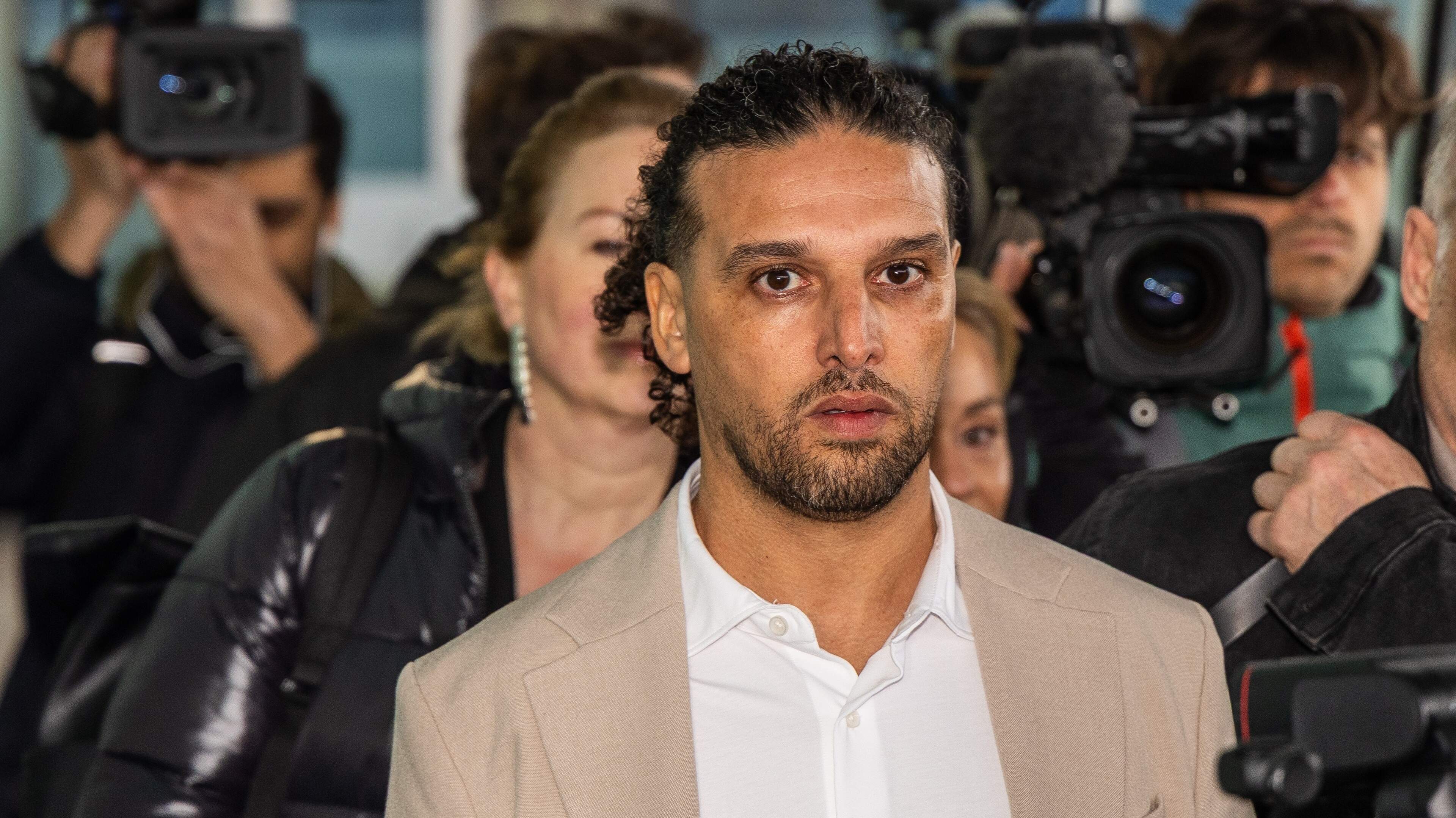 Ali B plande comeback als spreker maar zag daar toch vanaf: ’Hij test zijn reputatie om een van deze drie redenen’